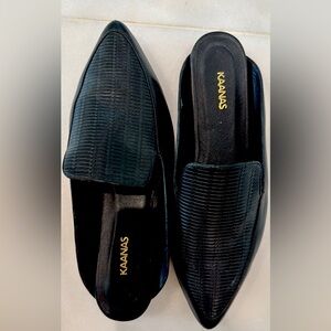 Kaanas black flat